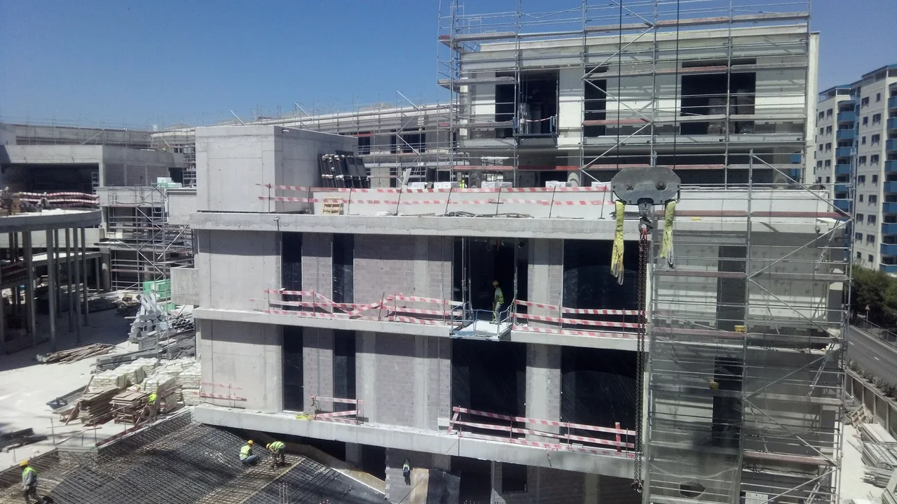 Trabalhadores em obra de construção